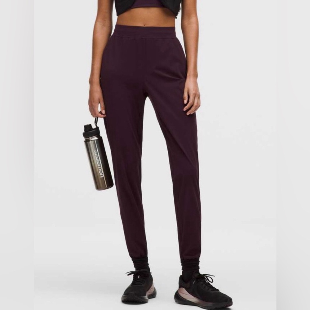 Lululemon NWT Adapted State High-Rise Jogger
Black Plum 2 XS Zipper Pants
